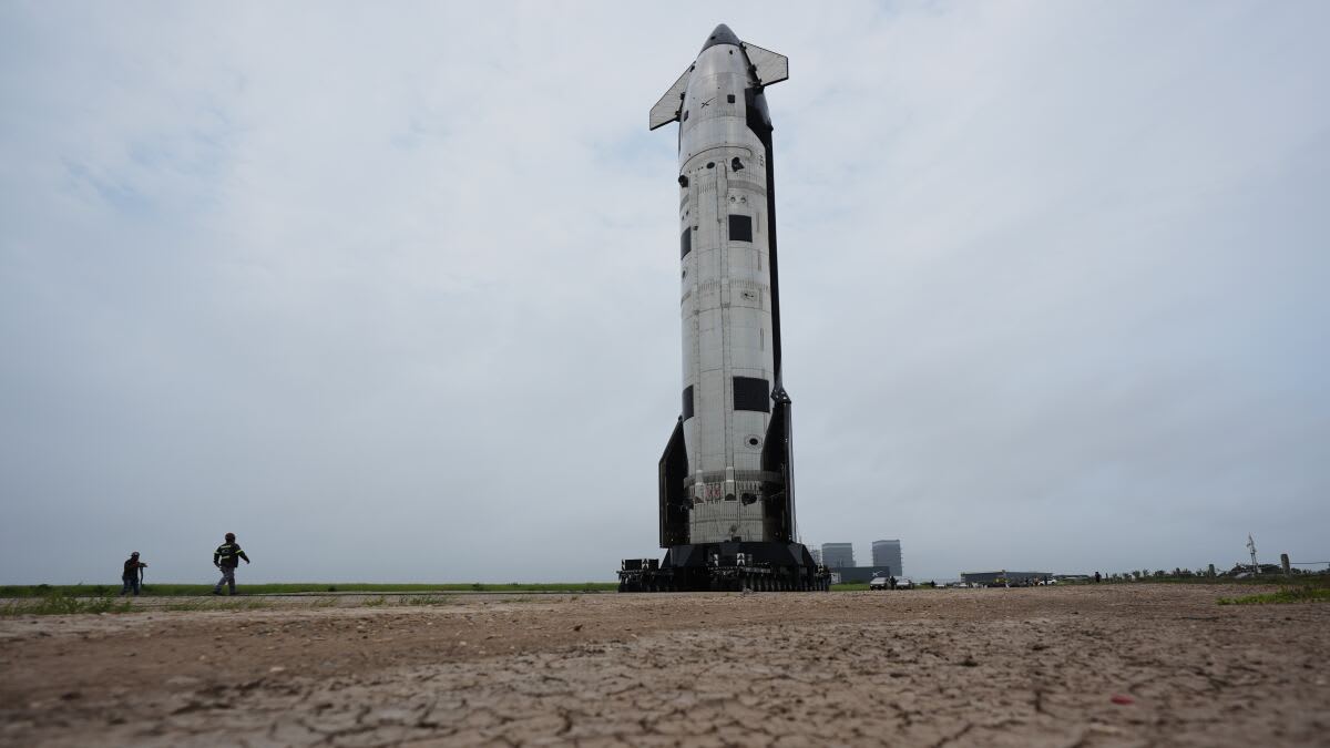SpaceX's Upgraded Starship Preps for Moon Mission Test - Image 2