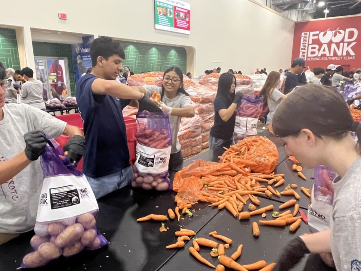 San Antonio Mail Carriers to Collect 500K Pounds of Food - Image 4