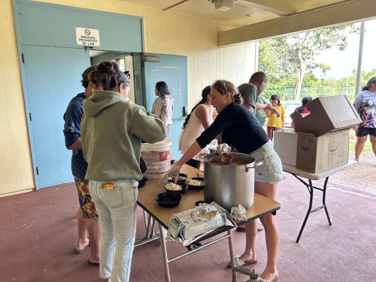 Molokaʻi Volunteers Rally After Flooding Displaces Families - Image 4