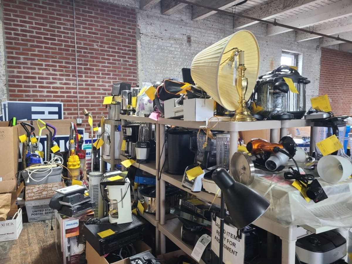 Cincinnati Volunteers Fix 1,400 Appliances for Homeless Families - Image 4