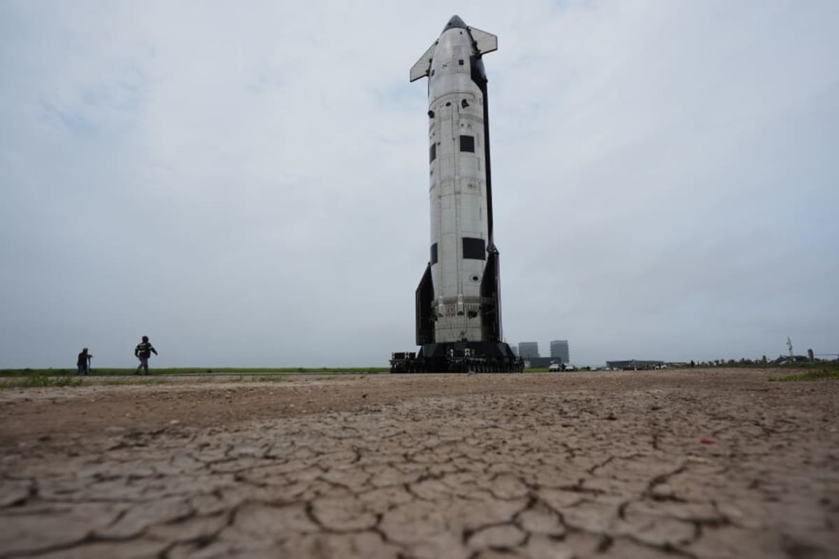 SpaceX's Upgraded Starship Preps for Moon Mission Test - Image 3