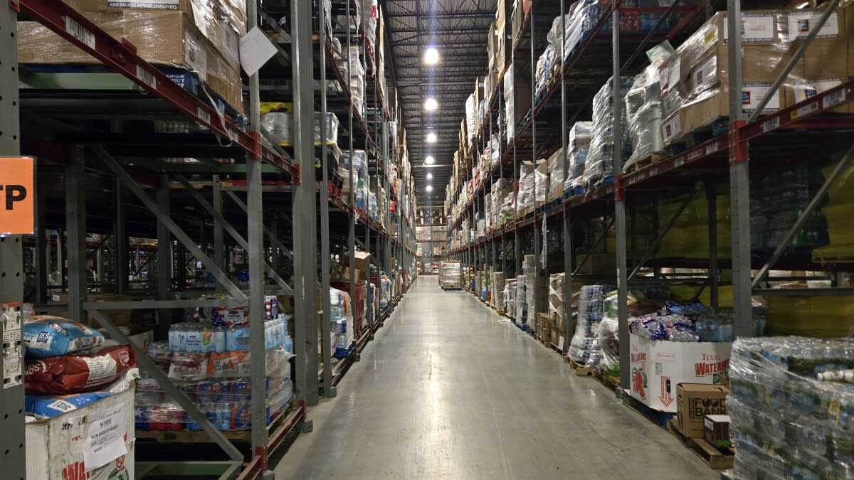 San Antonio Mail Carriers to Collect 500K Pounds of Food - Image 2