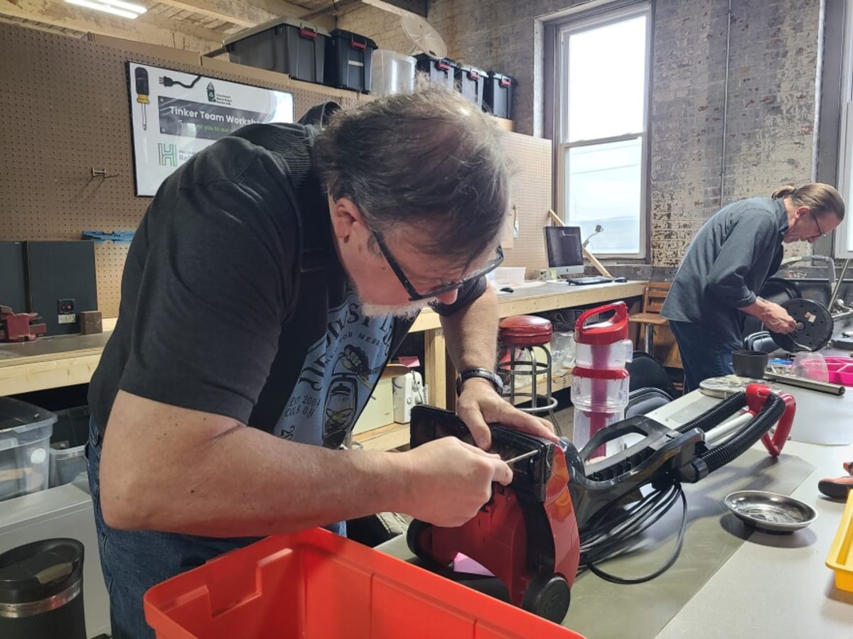 Cincinnati Volunteers Fix 1,400 Appliances for Homeless Families - Image 5