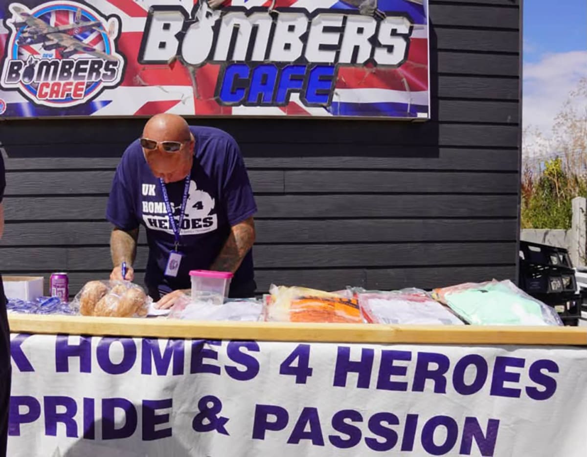 Cafe Raises £2,800 for Cancer Care and Veterans - Image 4
