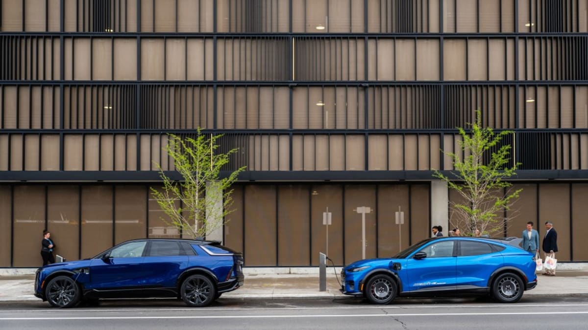 NYC Adds 600 Electric Vehicle Charging Stations to Streets - Image 3