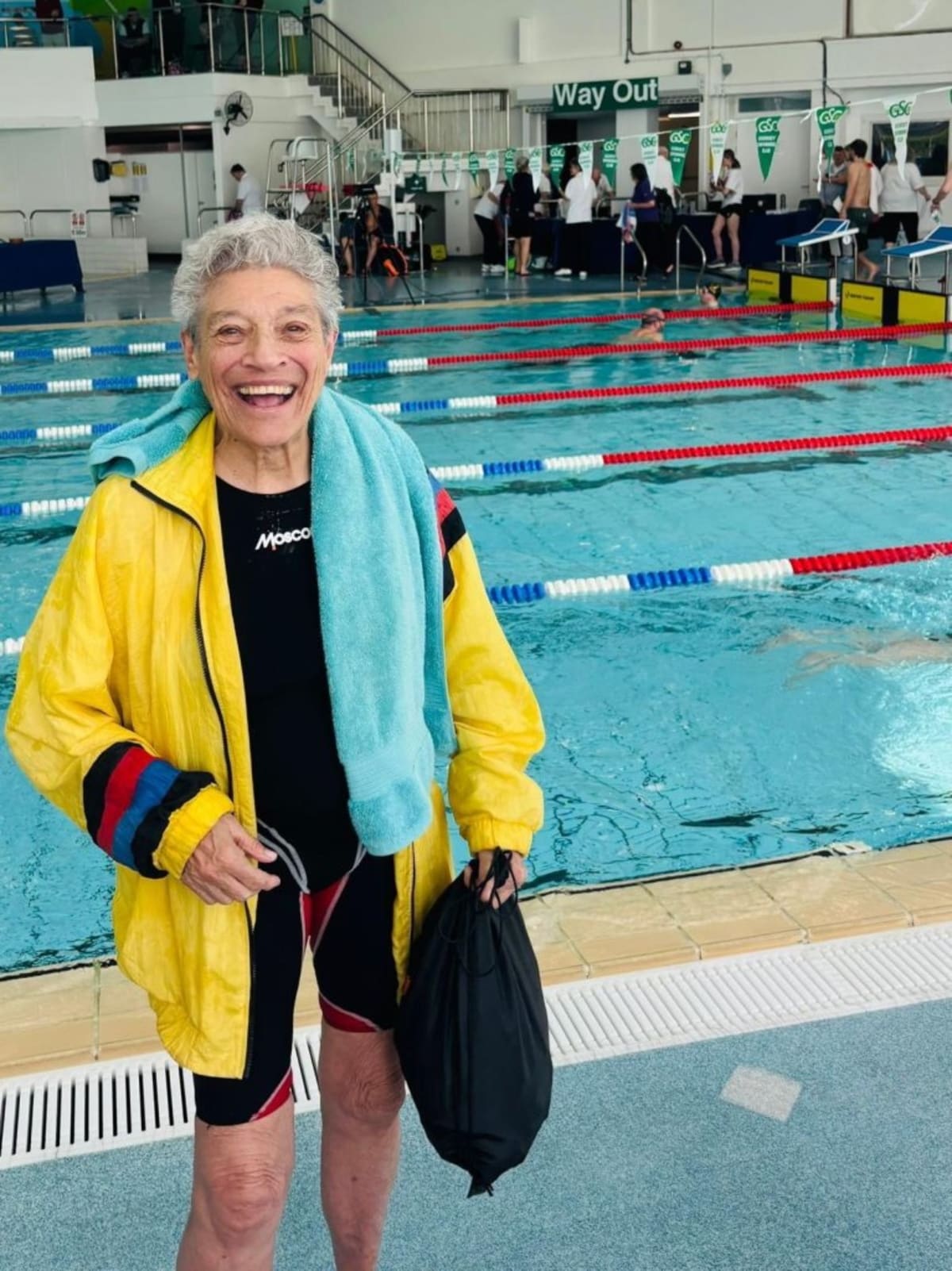 95-Year-Old Breaks 5 Swimming Records, Hits 100 Total - Image 3