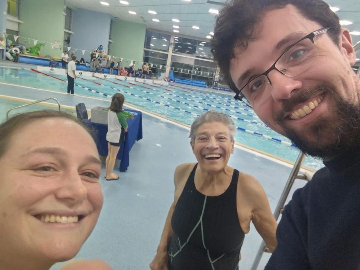 95-Year-Old Breaks 5 Swimming Records, Hits 100 Total - Image 4