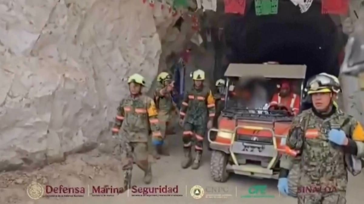 Mexican Miner Rescued After 14 Days Trapped Underground - Image 3