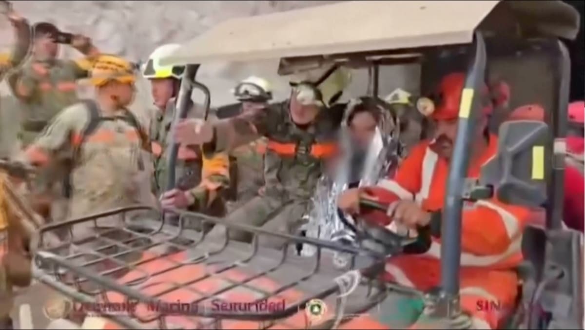 Mexican Miner Rescued After 14 Days Trapped Underground - Image 4
