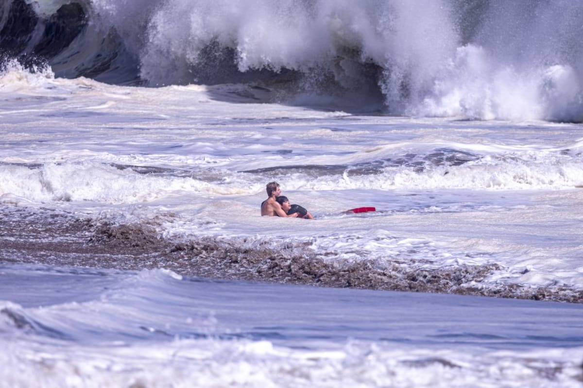 Teen Lifeguard Completes 5 Rescues in One California Shift - Image 3