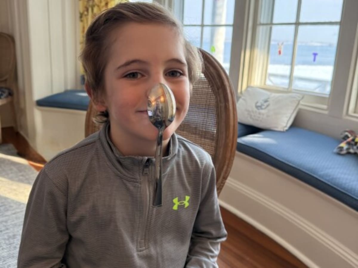Kindergartener Balances Spoon on Nose for 8 Minutes 39 Seconds - Image 2