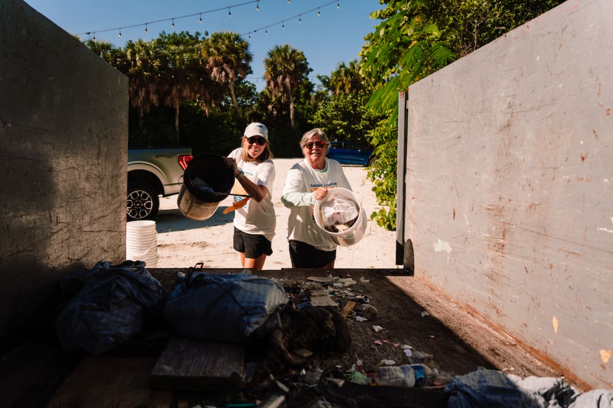 250 Volunteers Cleaned 900 Pounds From Florida Beaches - Image 3