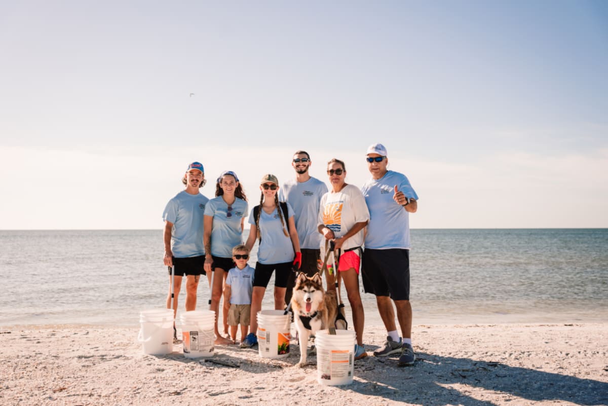 250 Volunteers Cleaned 900 Pounds From Florida Beaches - Image 4