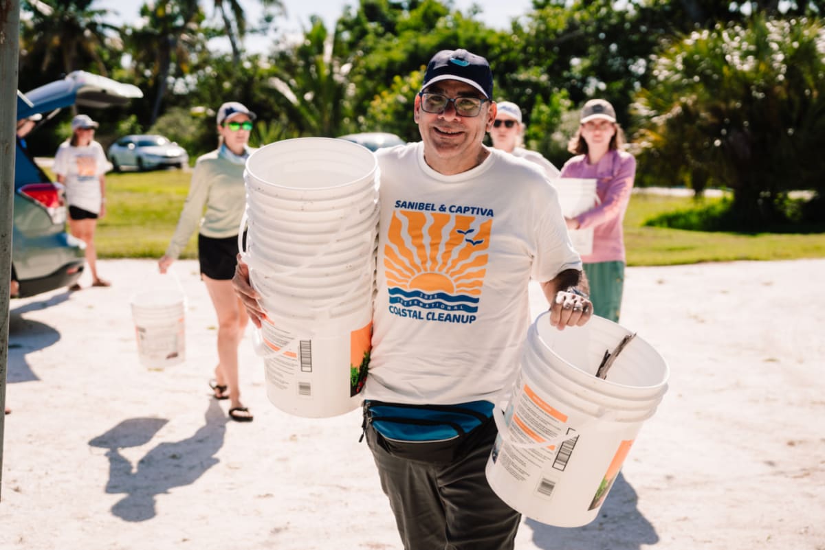 250 Volunteers Cleaned 900 Pounds From Florida Beaches - Image 5