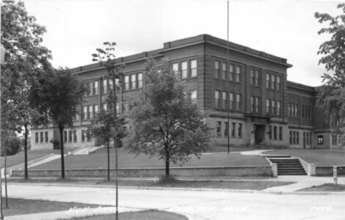 Professor Leaves $3.65M to Honor Teacher Mom in Michigan - Image 3