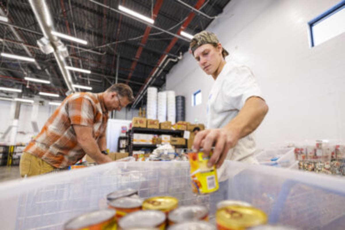 2,000 Utah Volunteers Transform 80 Sites in One Day - Image 4