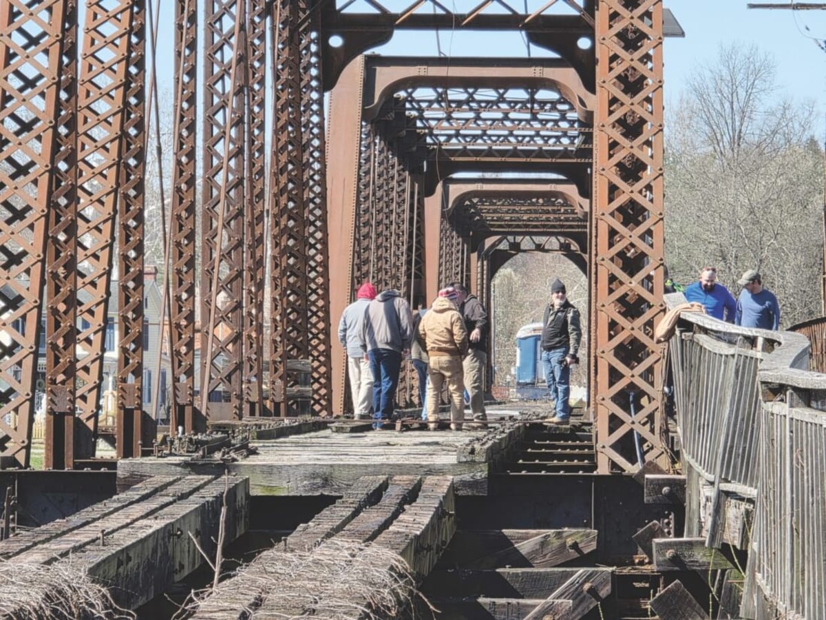 Volunteers Crank 12-Person Bridge for Historic Inspection - Image 4