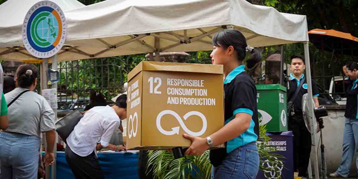 Runners participating in plastic-free community fun run event in Manila, Philippines