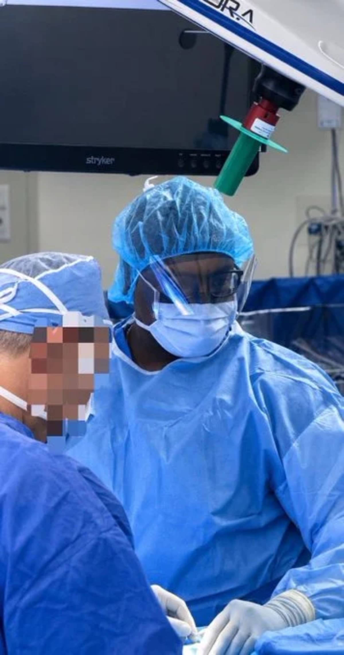 Cancer Survivor Earns Doctorate, Becomes First Doctor in Family - Image 2