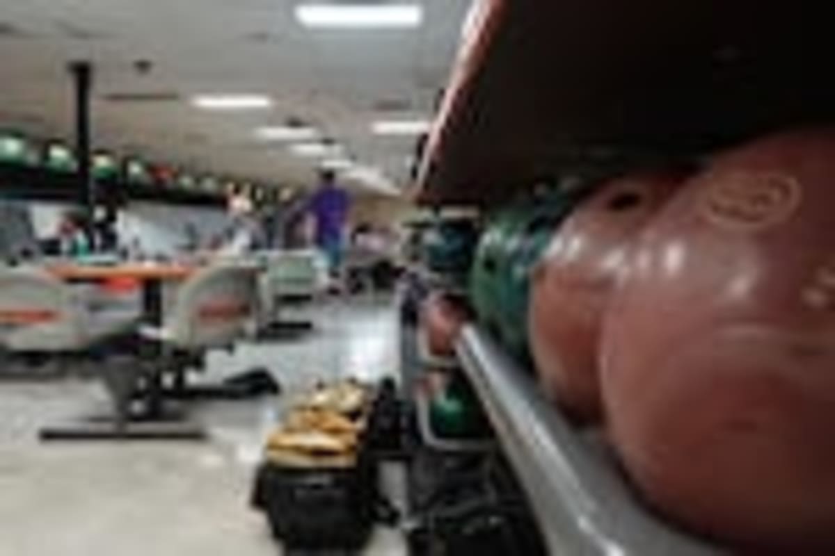 Vancouver Bowling Alley Saved by Family and Loyal Volunteers - Image 5