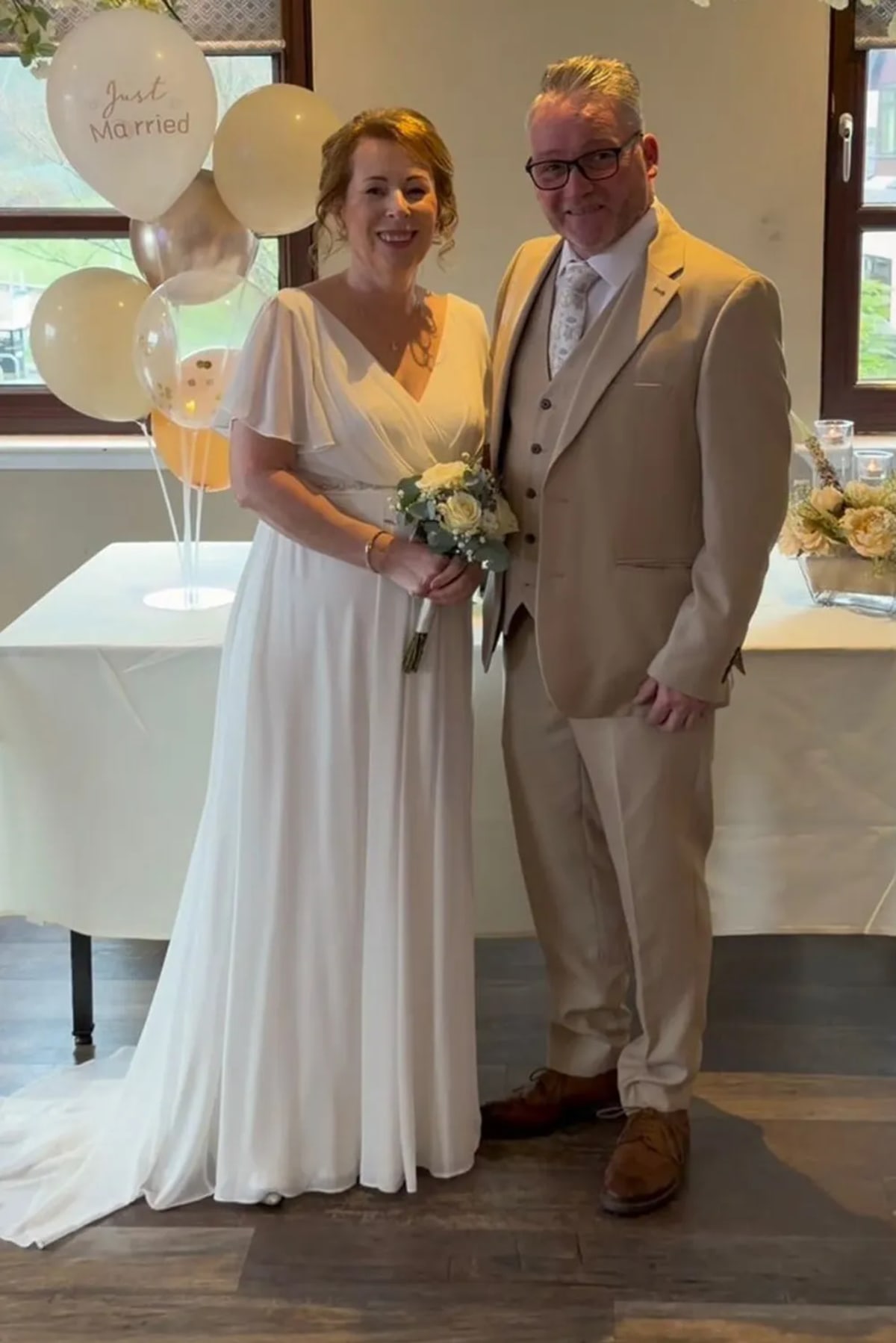 35-Year Engagement Ends in Surprise Wedding at 60th Birthday - Image 4
