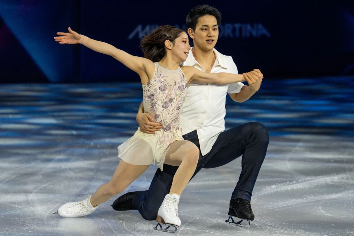 Olympic Gold Medalists Get Engaged on Ice in Japan - Image 4