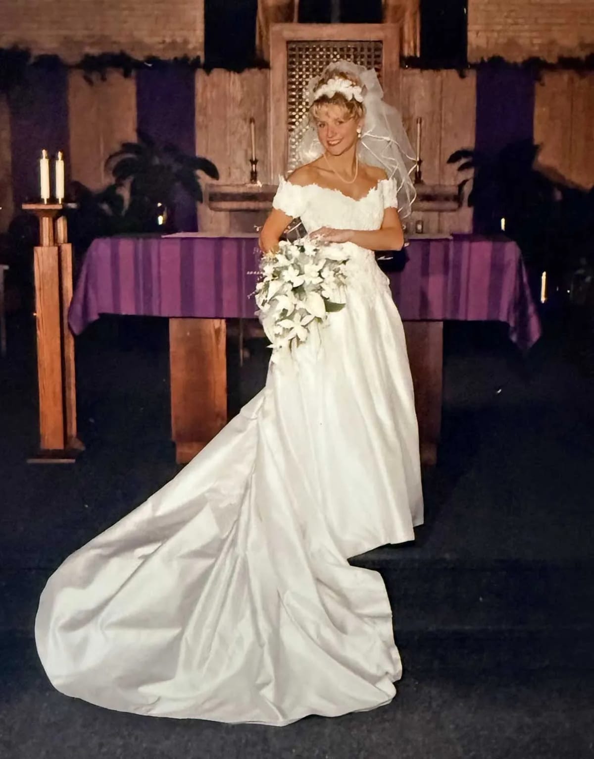 Bride Surprises Mother-in-Law by Wearing Her 1995 Gown - Image 2