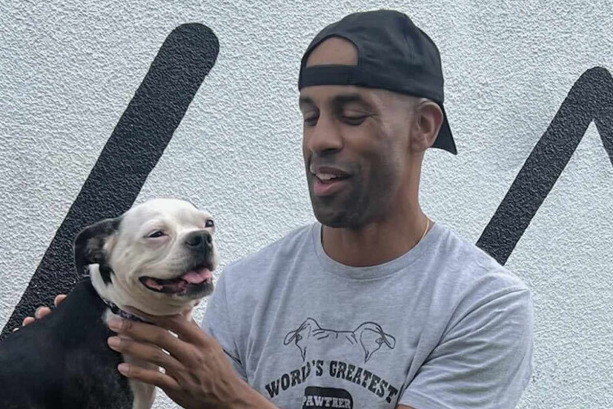 Shelton embracing his Boston terrier Béa after being reunited following three-year separation