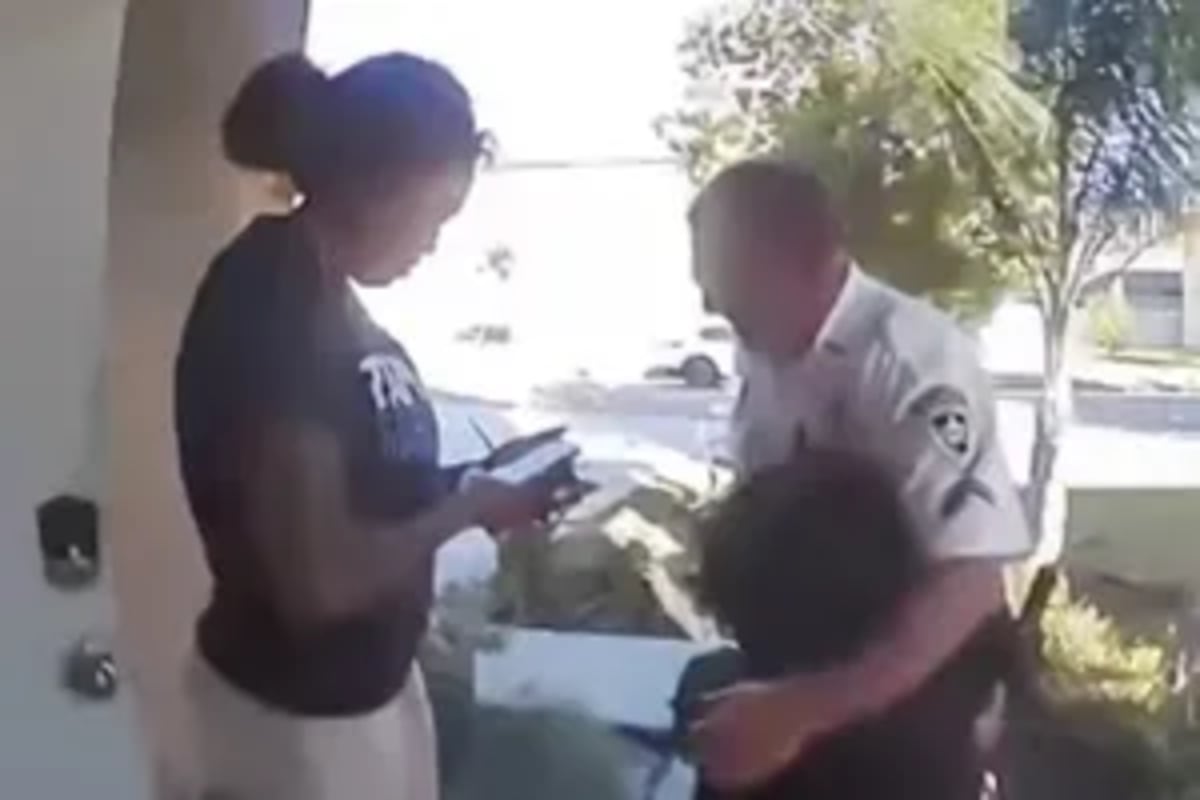 Officer Gives Jordans to Stranger When He Thought No One Watched - Image 5