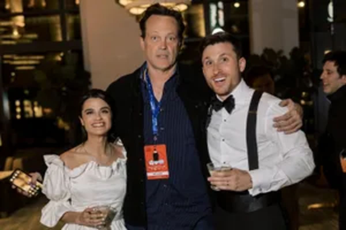 Bride Tattoos Dad's Name Before Wedding in Tearful Reveal - Image 3