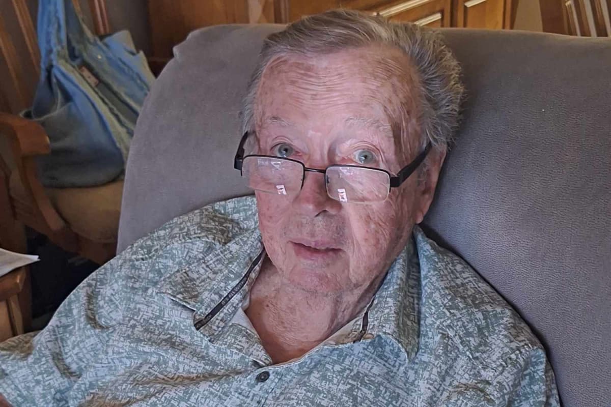 Navy veteran Bert Coffen, 85, wearing casual clothing while delivering food for Uber Eats