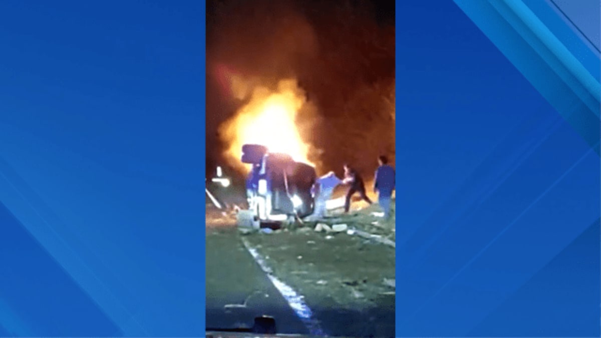 Officer Pulls Driver from Burning Car Through Sunroof - Image 2