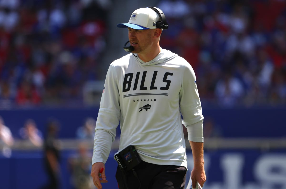 Bills' Greg Rousseau Seals Win With 2 Strip Sacks in Game - Image 4
