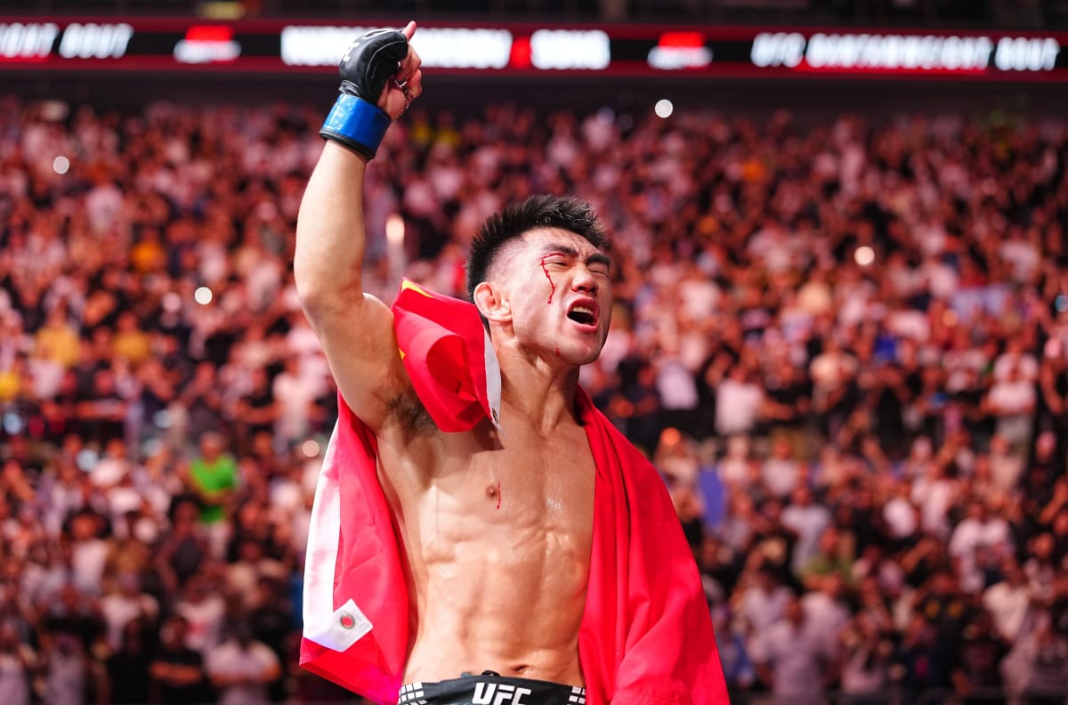 Dana White Awards 5 UFC Contracts in One Night - Image 5