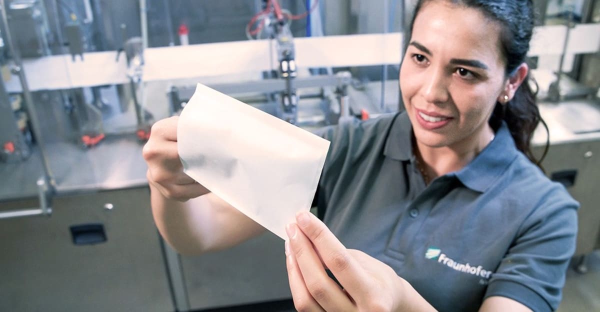 Simple paper envelope sealed without glue using laser technology from Fraunhofer institutes