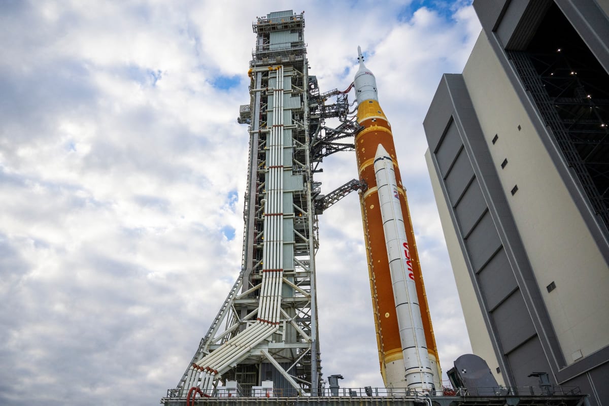 NASA Plans $20 Billion Moon Base by 2033 - Image 2