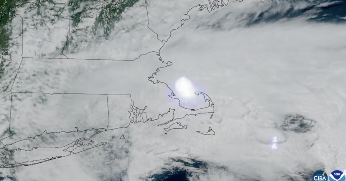Bright meteor fireball captured by GOES-19 satellite breaking apart over northeastern United States
