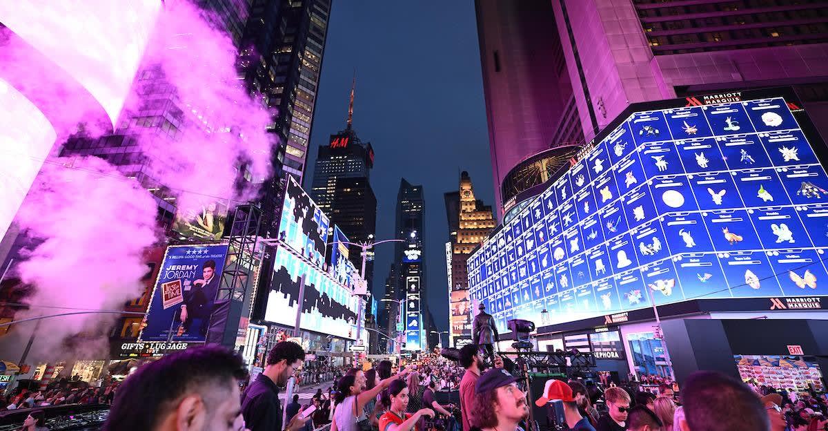 Pokémon Go Brings 2,000 Players to Times Square Raid
