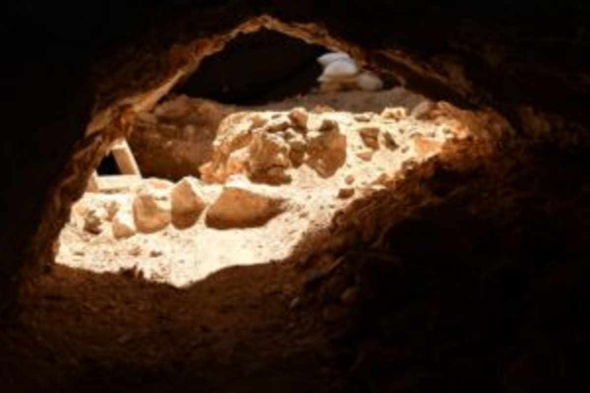 Israel Unearths 400,000-Year-Old Cave and Ancient Artifacts - Image 3