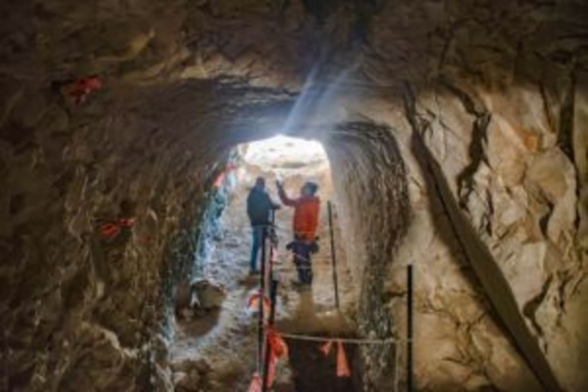 Israel Unearths 400,000-Year-Old Cave and Ancient Artifacts - Image 4