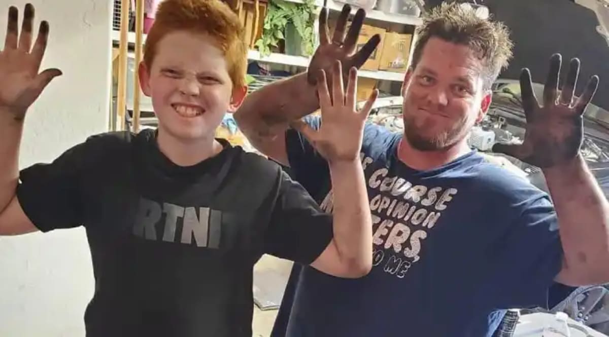 Arizona Dad and Son Fix Cars for Whatever You Can Pay