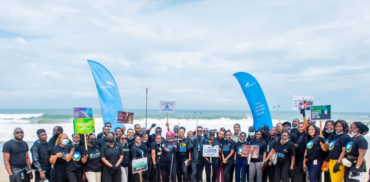 Lagos Bank Employees Collect 200kg of Beach Waste