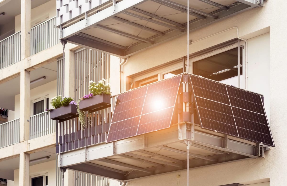 28 States Push Balcony Solar to Cut Power Bills 20%