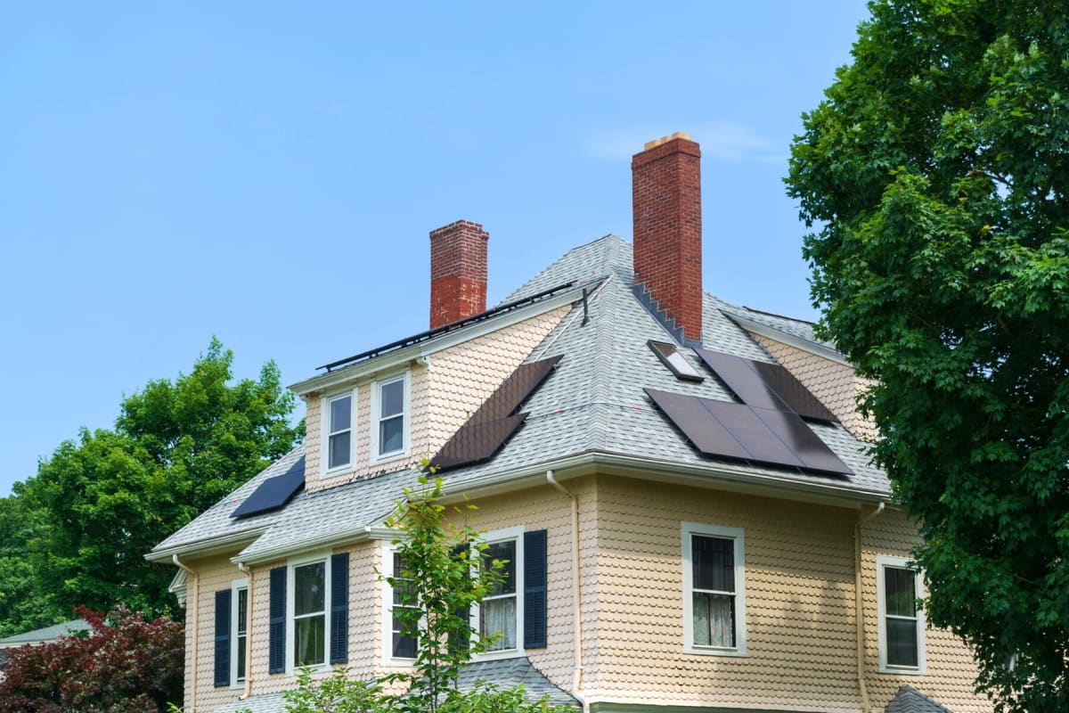 ** Volunteer heat pump coach meeting with homeowner to discuss energy-efficient heating options