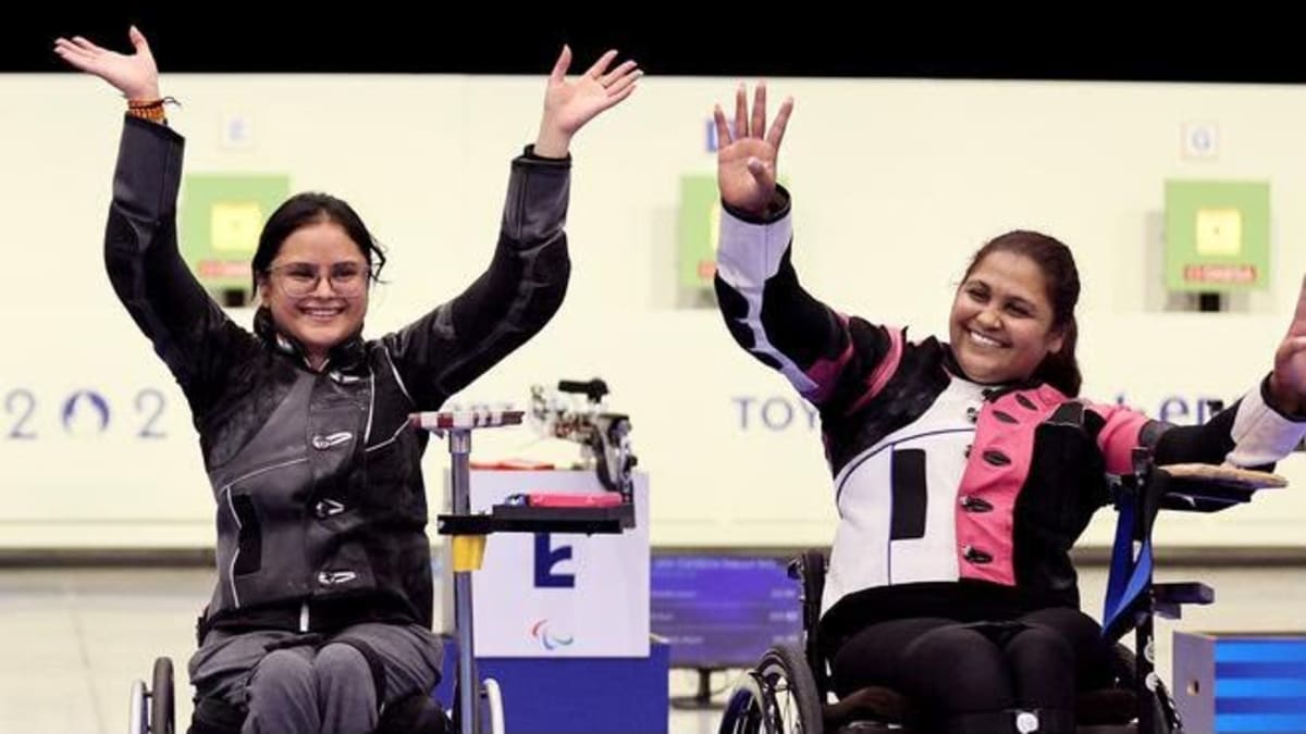 Indian para shooter Mona Agarwal holding silver medal at World Championships podium celebration