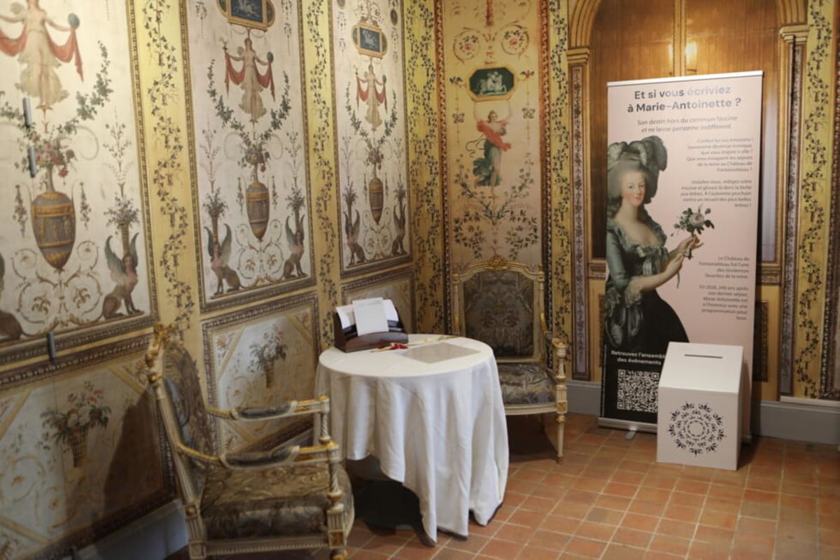 4,000 Letters Sent to Marie Antoinette at French Palace - Image 4