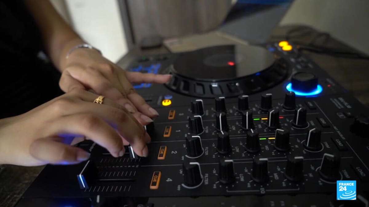 Women DJs Break Barriers in Pakistan's Music Scene - Image 2