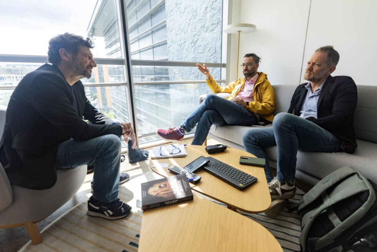 Israeli and Palestinian Authors Unite to Champion Peace - Image 5