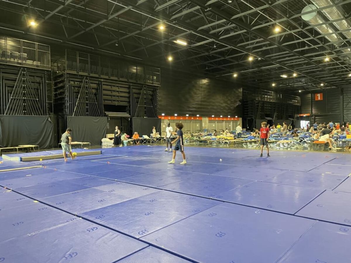 500 Volunteers Turn Evacuation Center Into Community Haven - Image 4