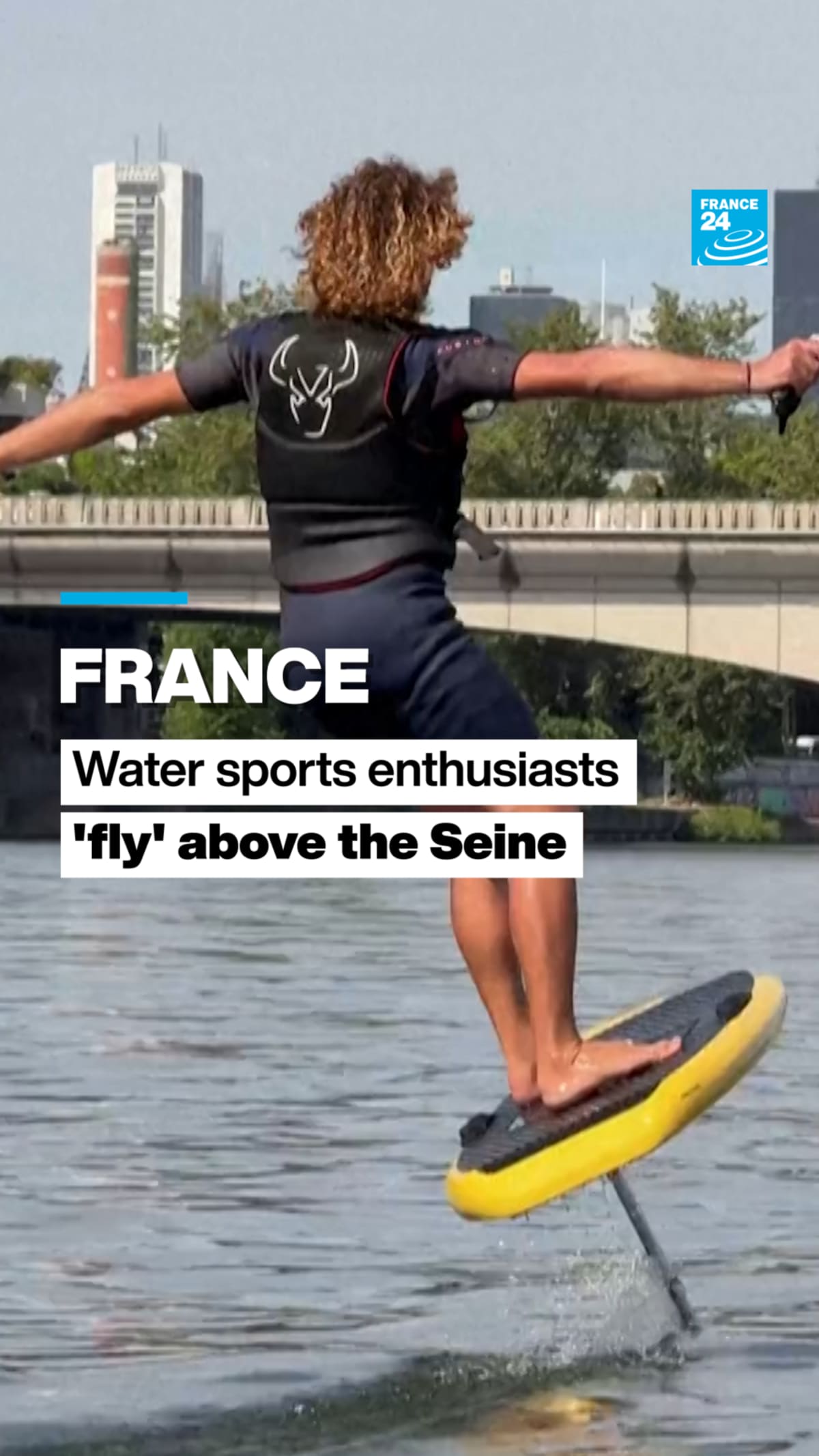 Parisians 'Fly' Above Seine on Electric Hydrofoil Boards - Image 2